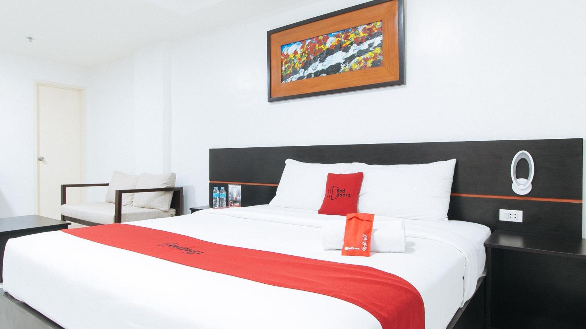 Reddoorz Plus At Evangelista Street Makati Makati City Dış mekan fotoğraf