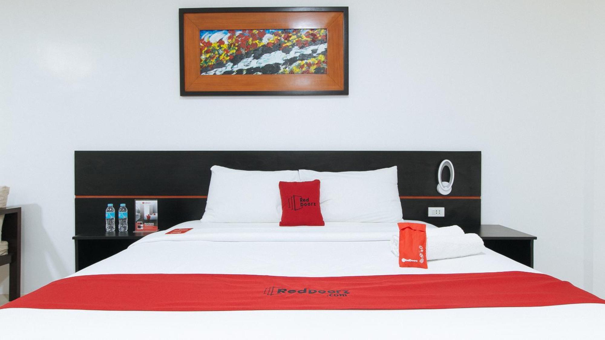 Reddoorz Plus At Evangelista Street Makati Makati City Dış mekan fotoğraf
