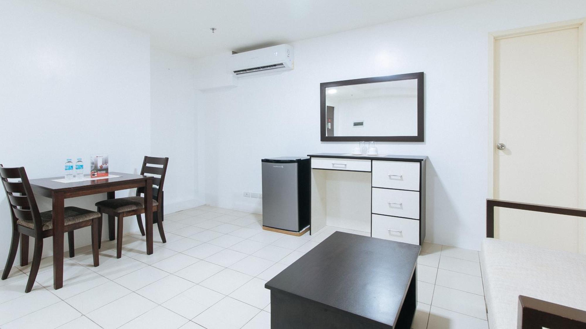 Reddoorz Plus At Evangelista Street Makati Makati City Dış mekan fotoğraf