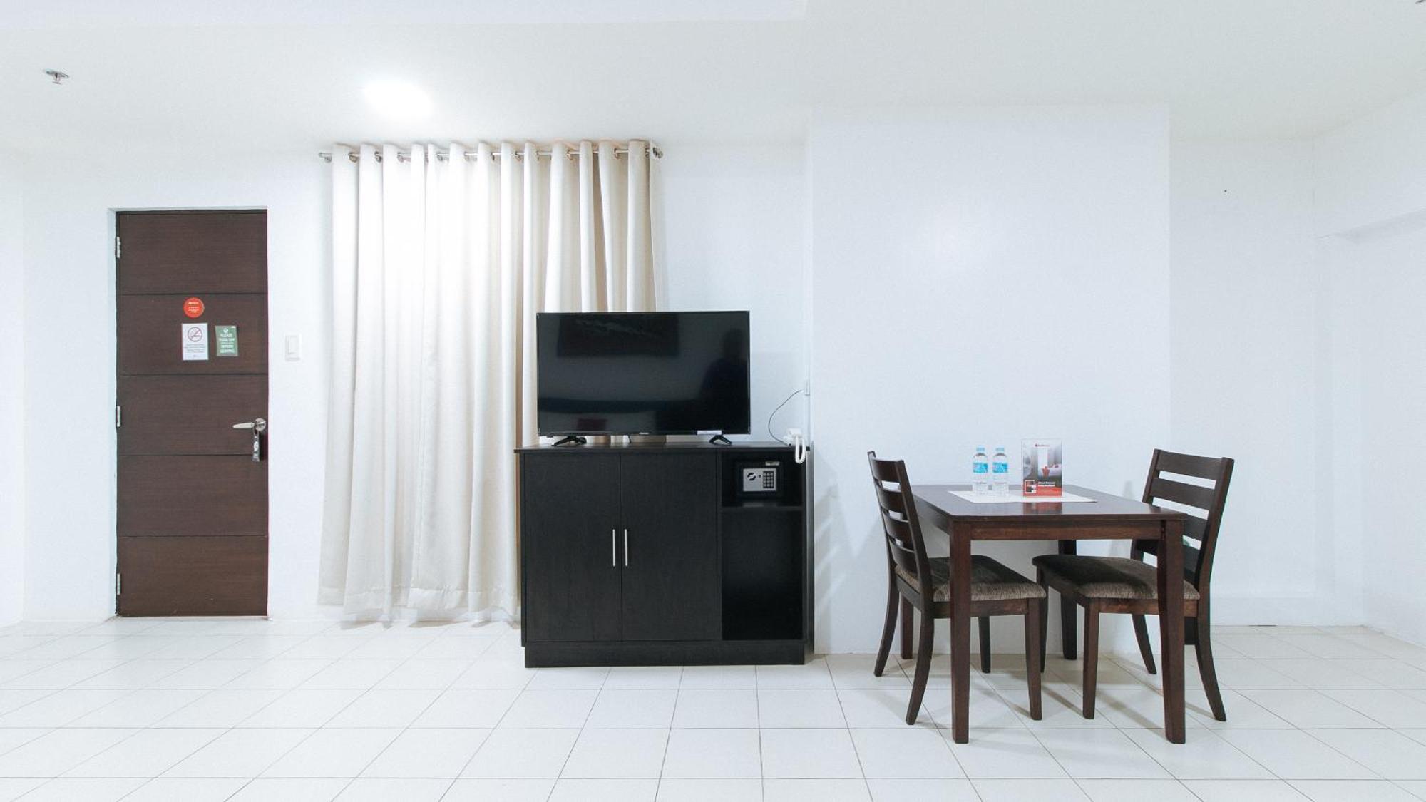 Reddoorz Plus At Evangelista Street Makati Makati City Dış mekan fotoğraf