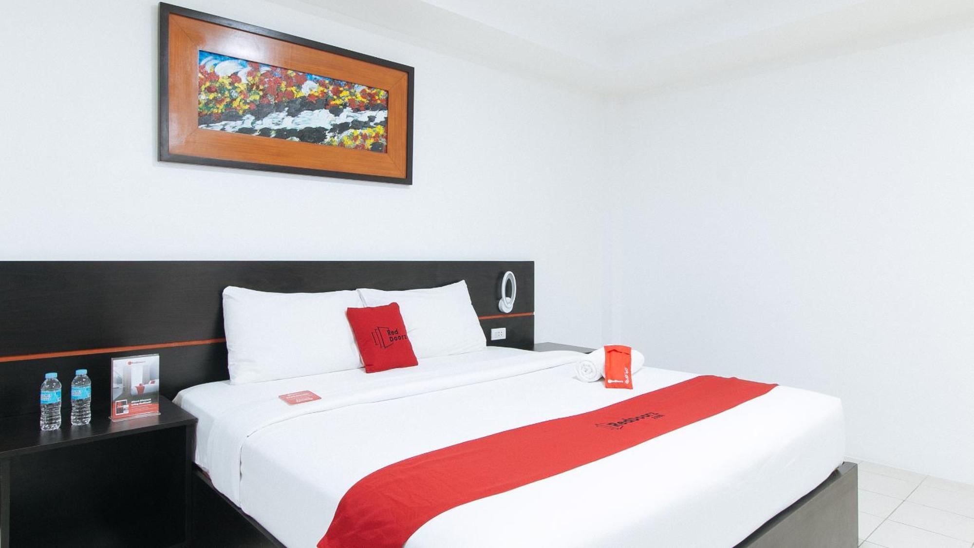 Reddoorz Plus At Evangelista Street Makati Makati City Dış mekan fotoğraf
