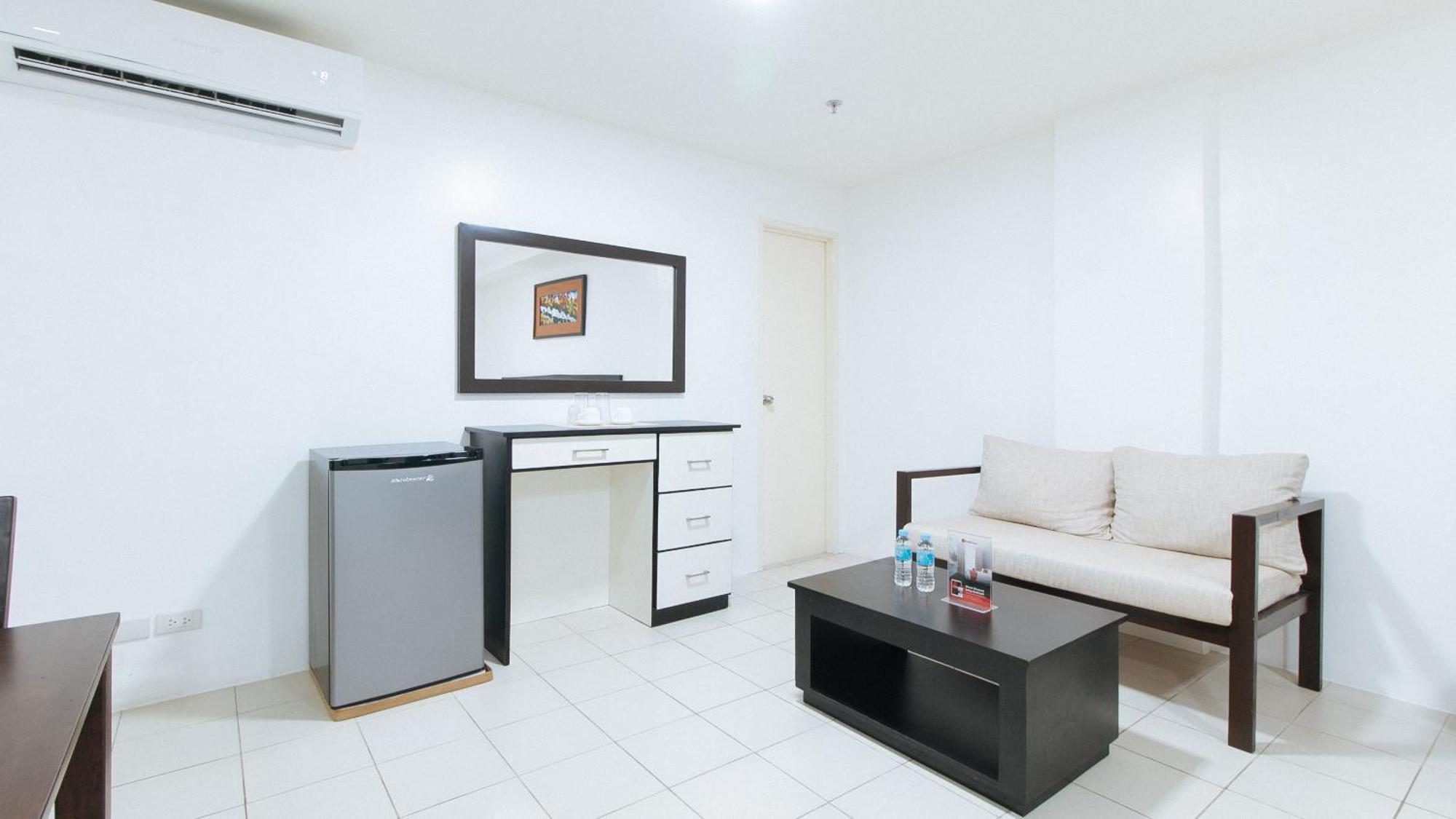 Reddoorz Plus At Evangelista Street Makati Makati City Dış mekan fotoğraf