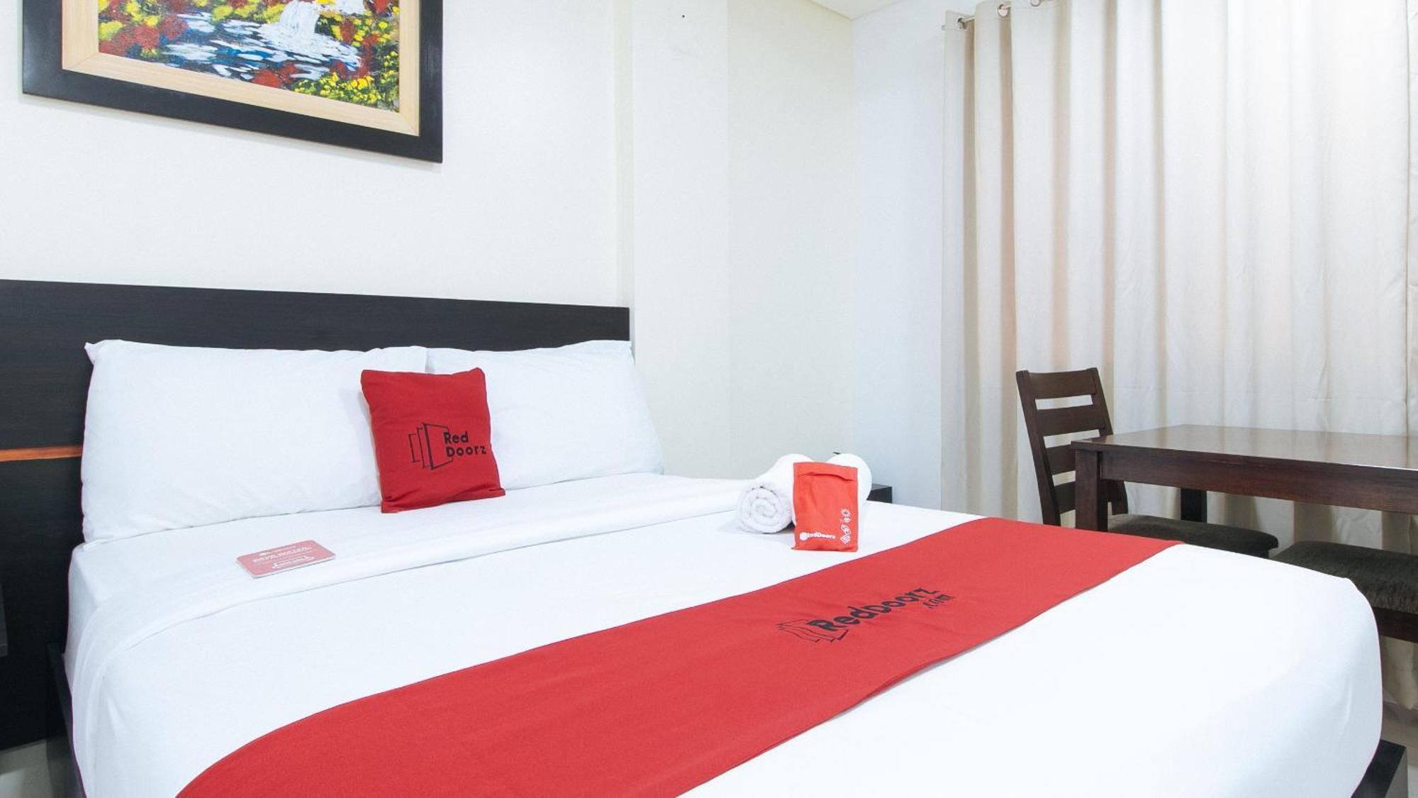Reddoorz Plus At Evangelista Street Makati Makati City Dış mekan fotoğraf