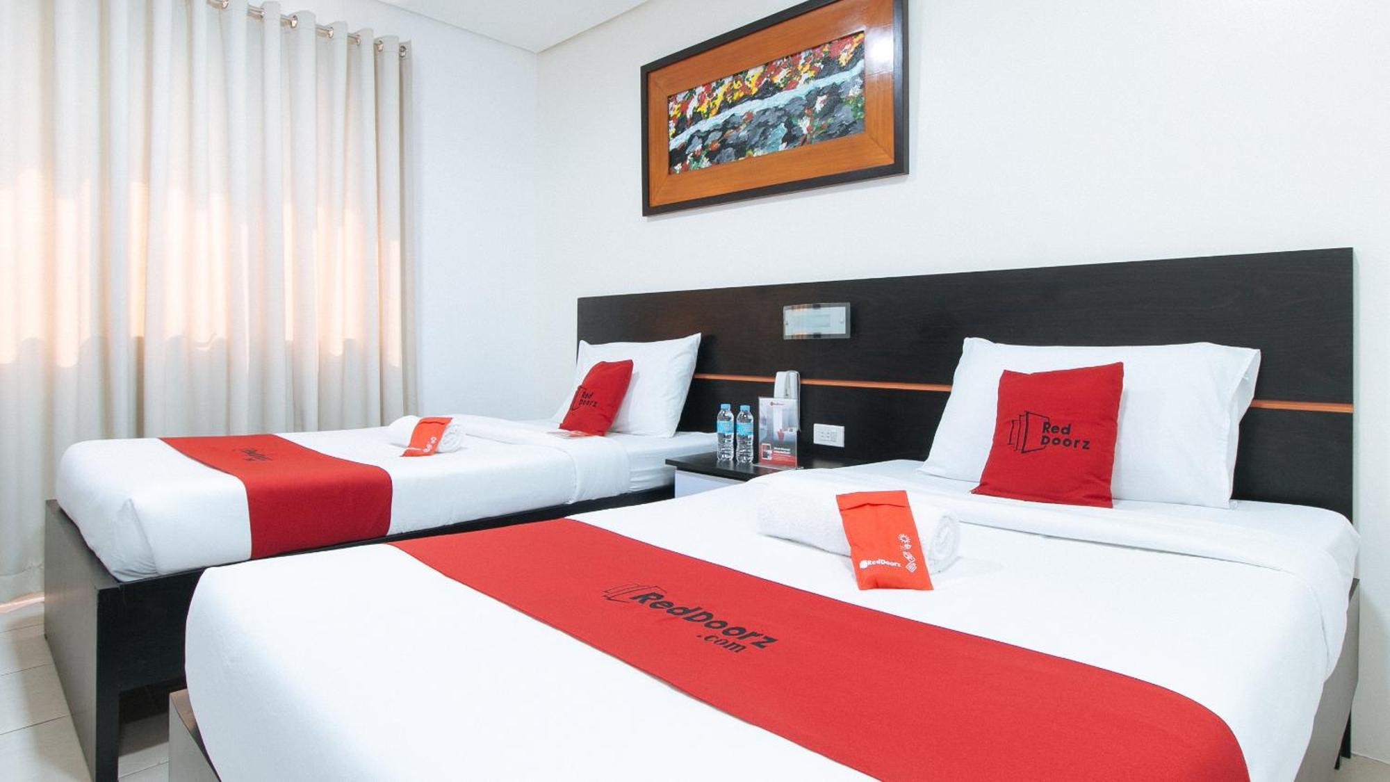 Reddoorz Plus At Evangelista Street Makati Makati City Dış mekan fotoğraf
