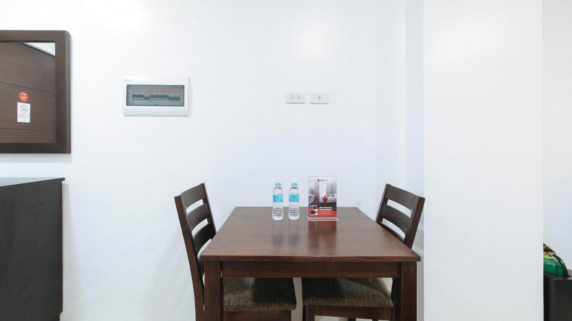 Reddoorz Plus At Evangelista Street Makati Makati City Dış mekan fotoğraf