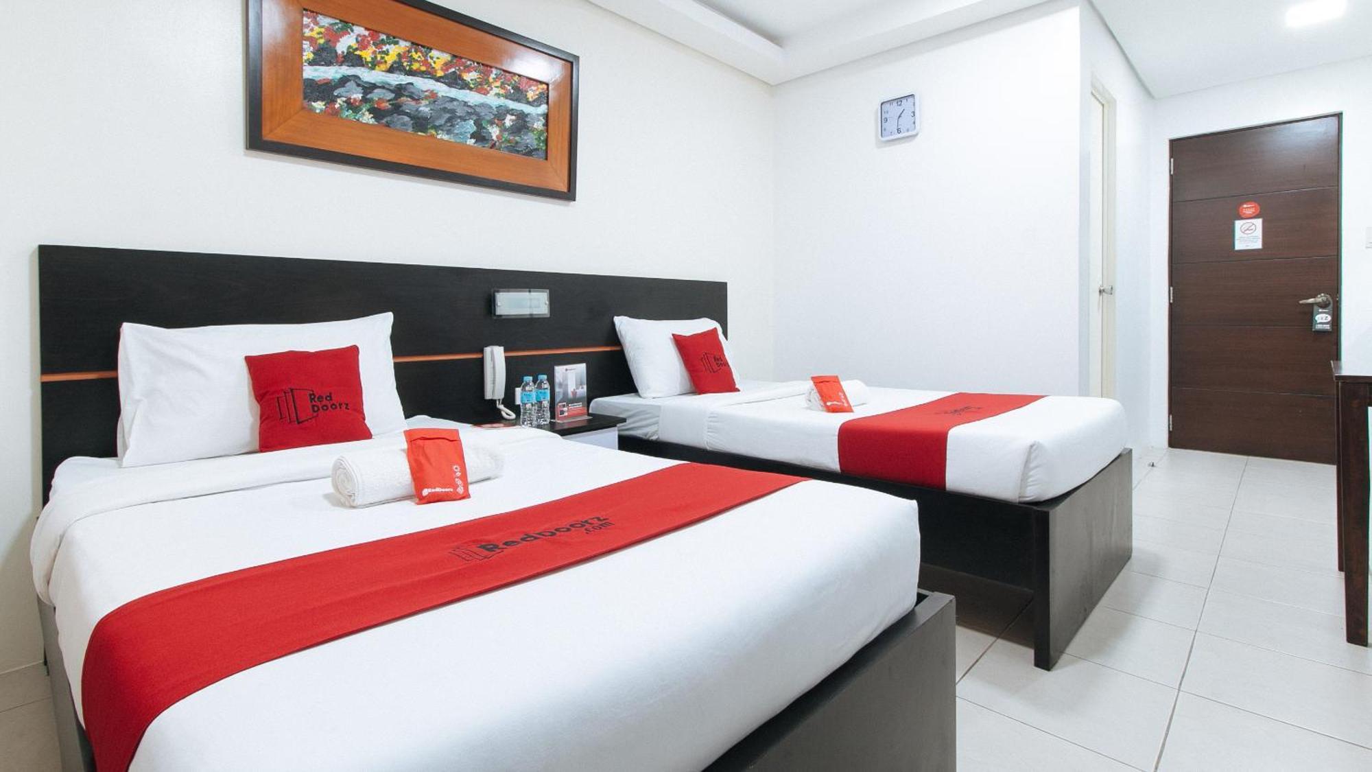 Reddoorz Plus At Evangelista Street Makati Makati City Dış mekan fotoğraf