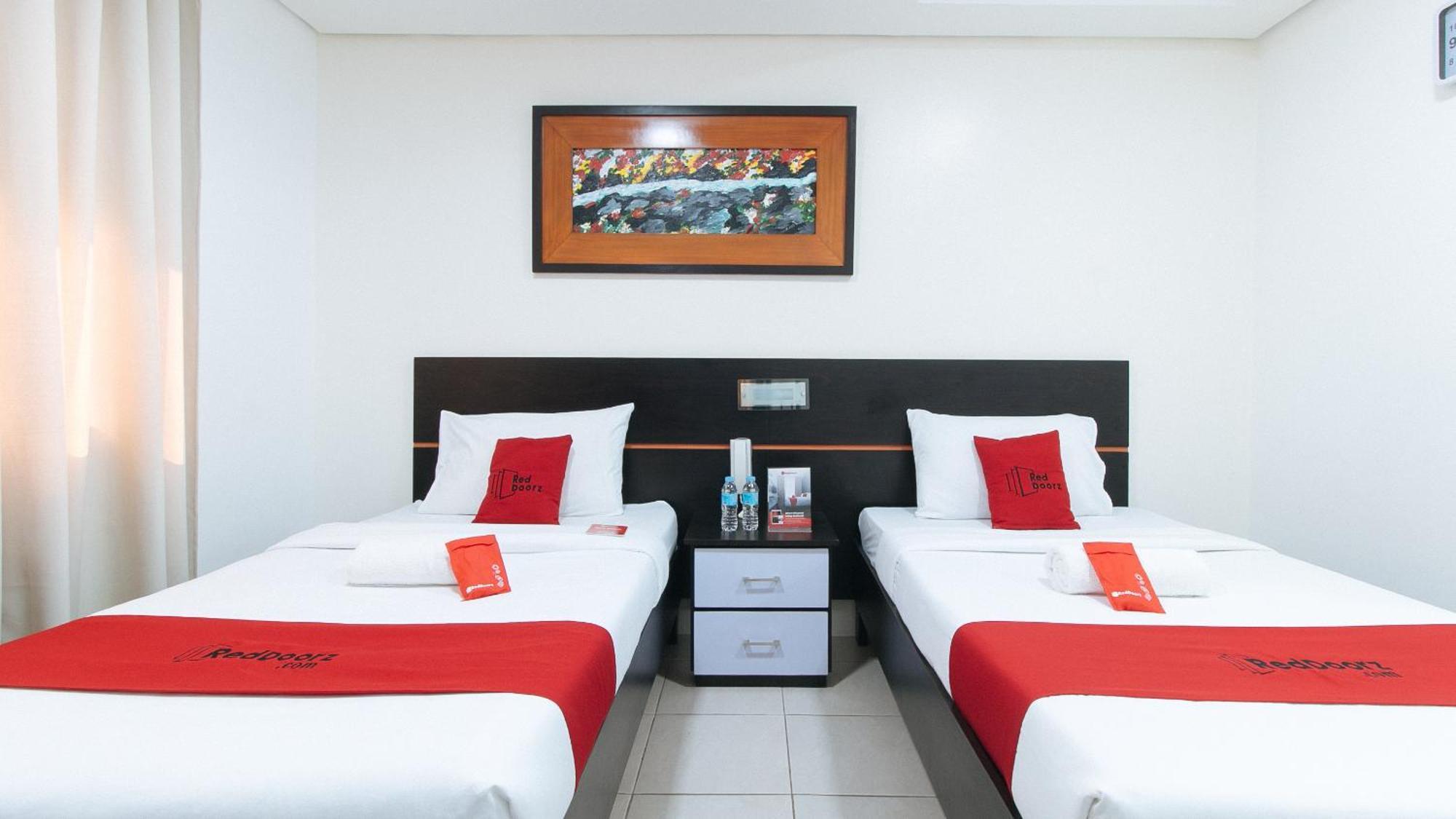 Reddoorz Plus At Evangelista Street Makati Makati City Dış mekan fotoğraf