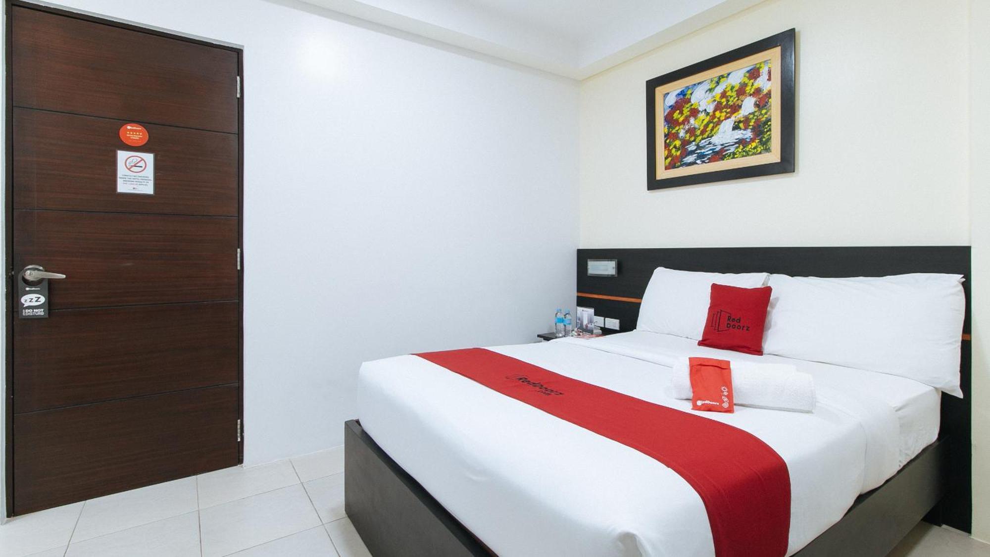 Reddoorz Plus At Evangelista Street Makati Makati City Dış mekan fotoğraf