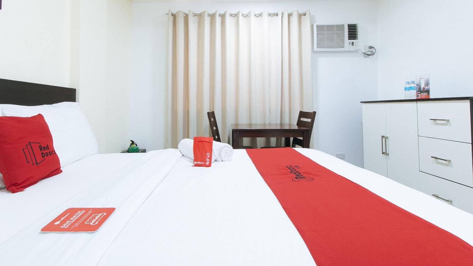 Reddoorz Plus At Evangelista Street Makati Makati City Dış mekan fotoğraf