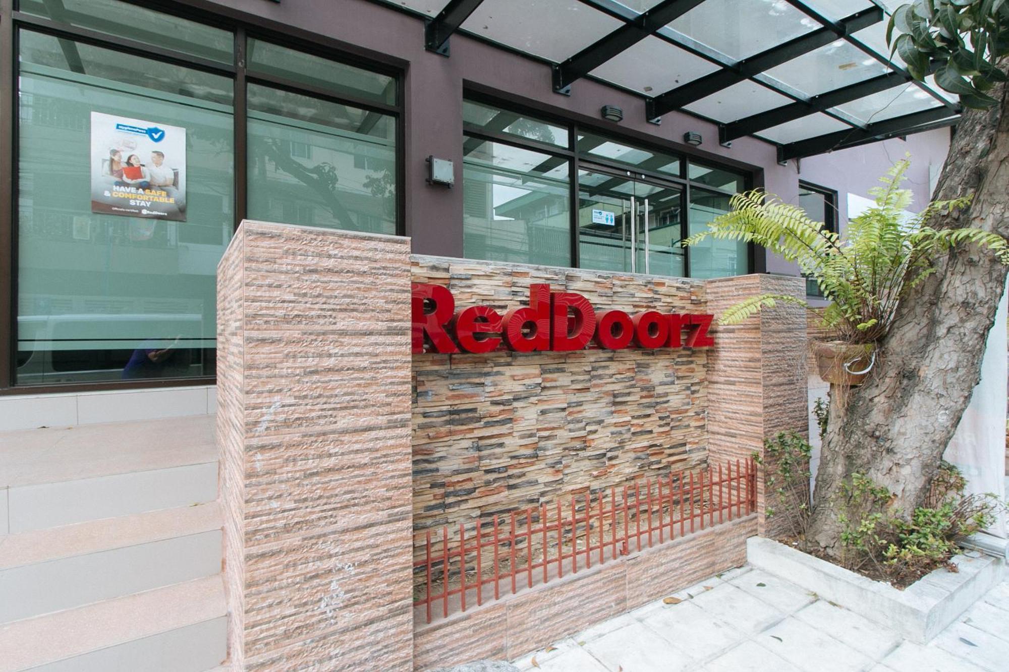 Reddoorz Plus At Evangelista Street Makati Makati City Dış mekan fotoğraf