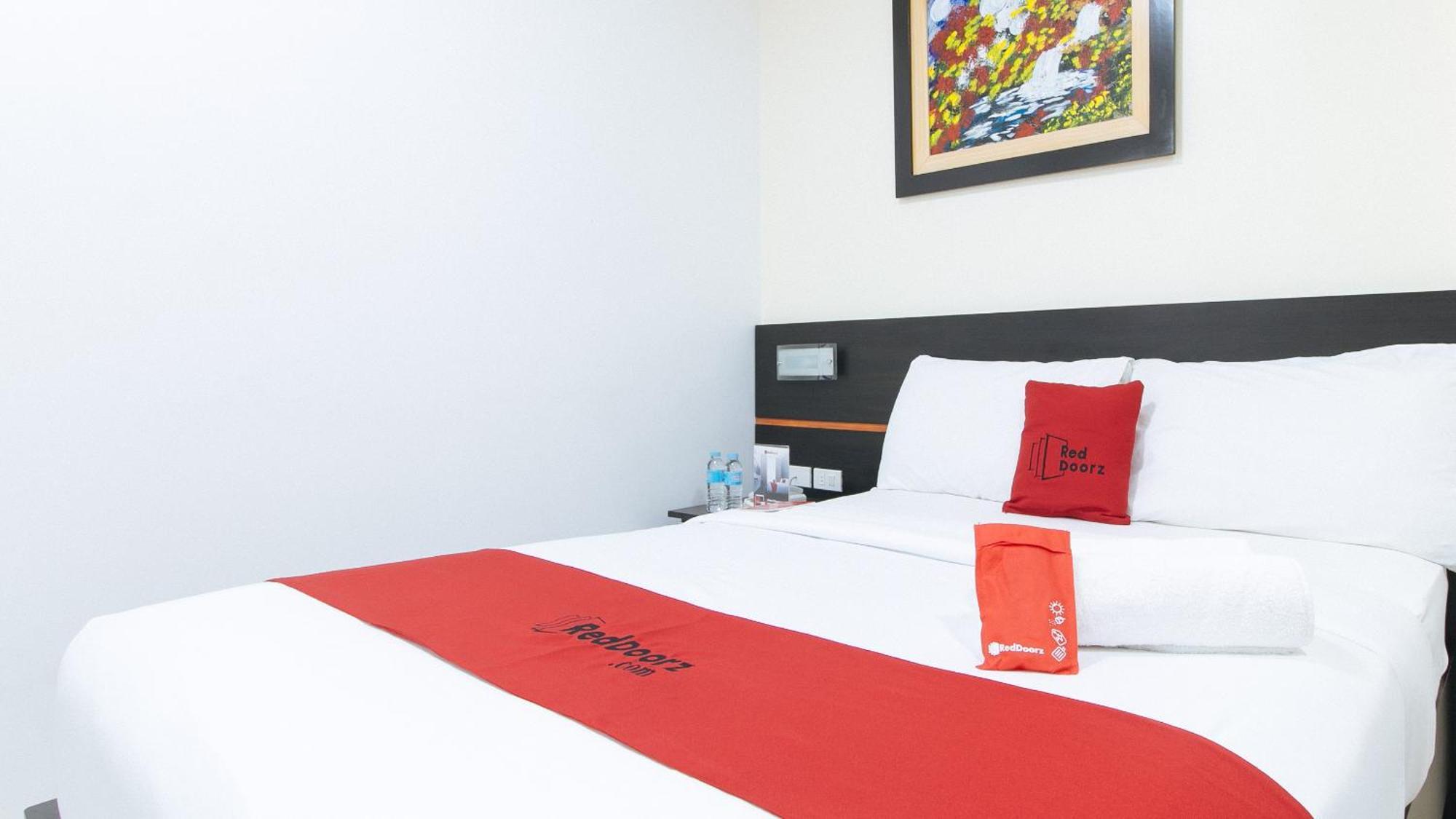 Reddoorz Plus At Evangelista Street Makati Makati City Dış mekan fotoğraf