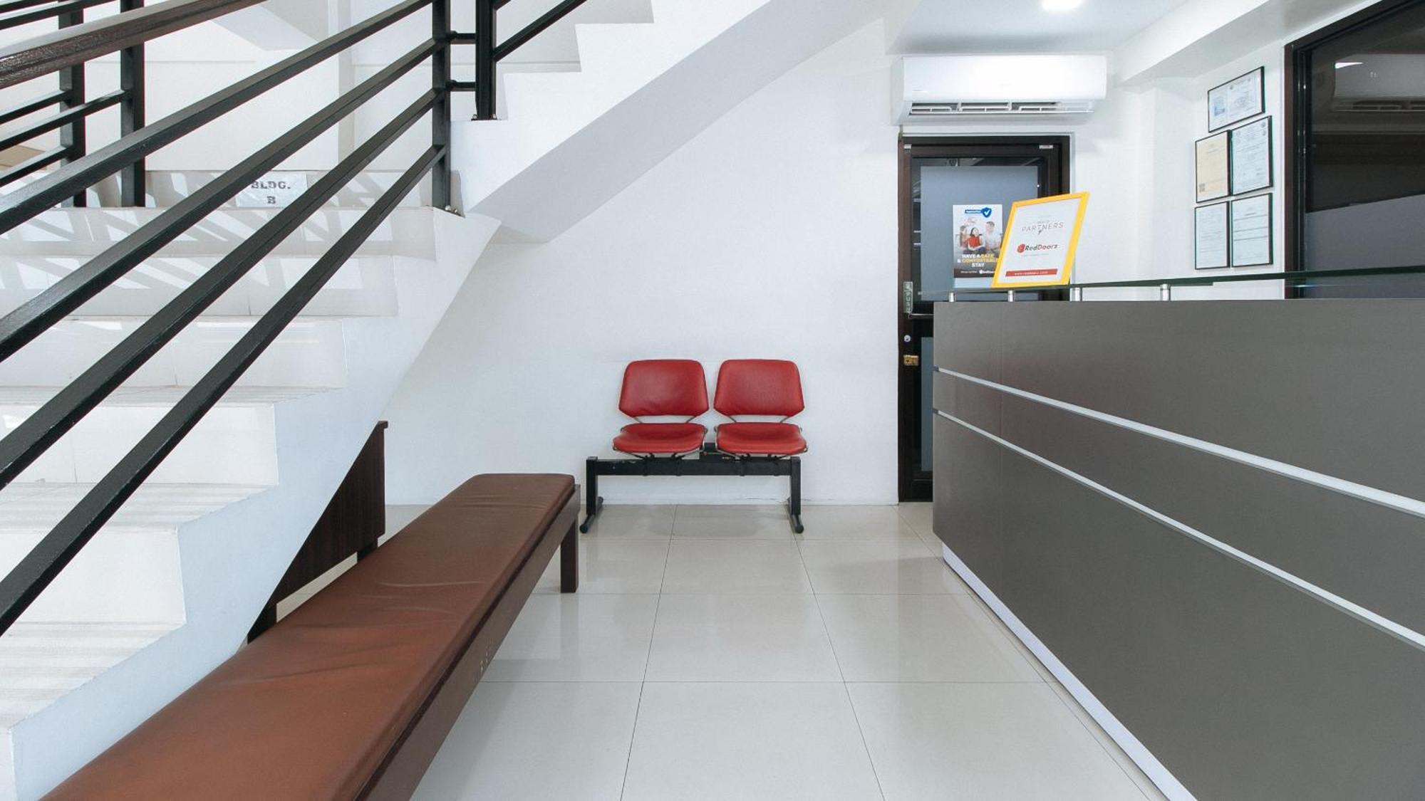 Reddoorz Plus At Evangelista Street Makati Makati City Dış mekan fotoğraf