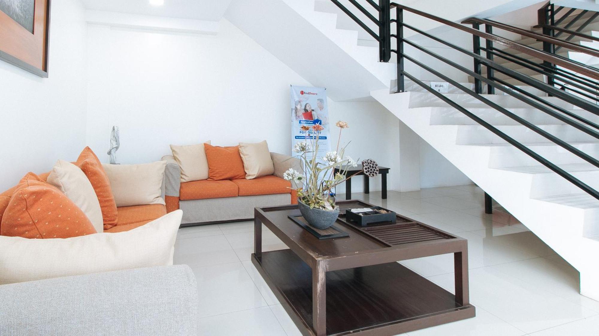Reddoorz Plus At Evangelista Street Makati Makati City Dış mekan fotoğraf