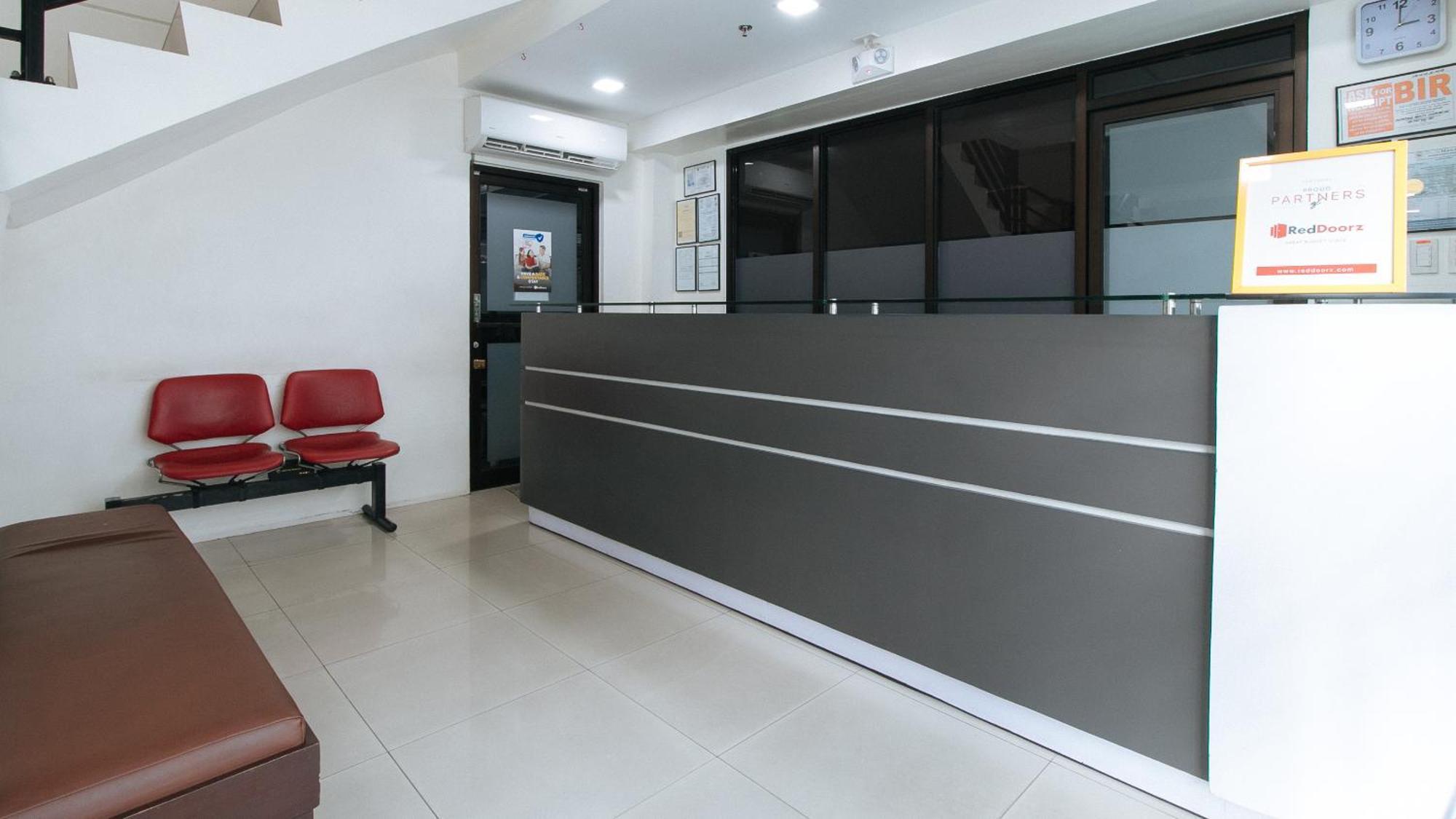 Reddoorz Plus At Evangelista Street Makati Makati City Dış mekan fotoğraf