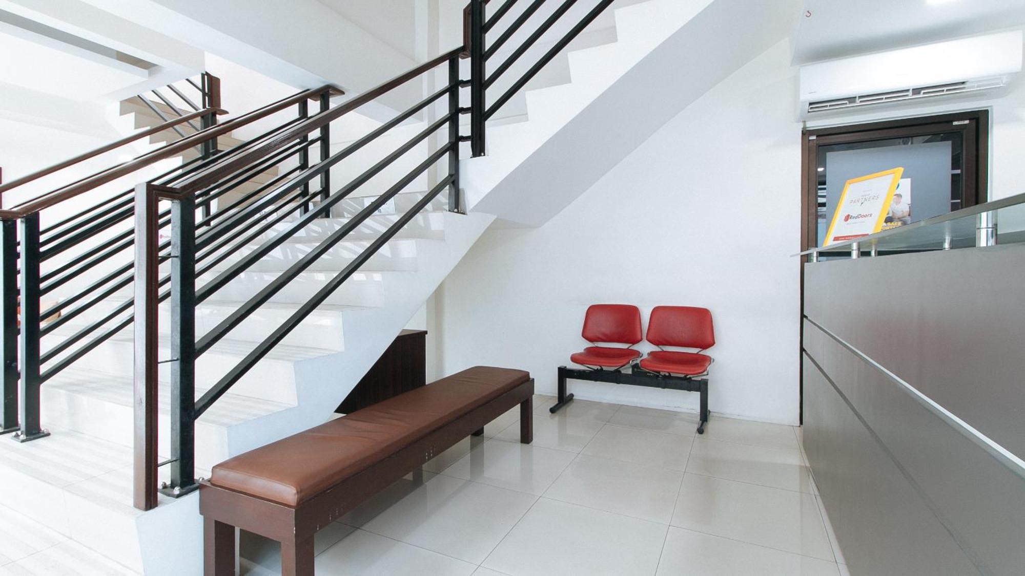 Reddoorz Plus At Evangelista Street Makati Makati City Dış mekan fotoğraf